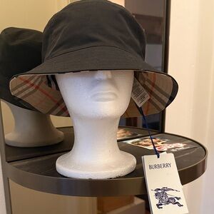 Burberry Gabardine reversible Bucket Hat